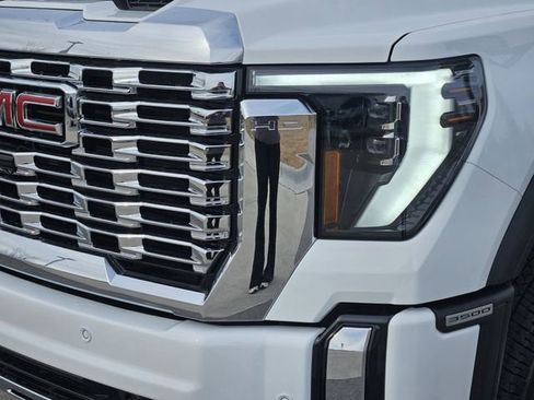 New 2026 GMC Sierra 3500 Denali w/ Denali Reserve Package image 5