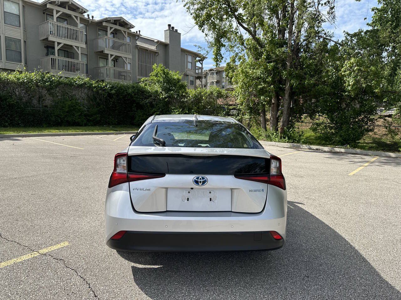 Used 2022 Toyota Prius LE FWD image 4