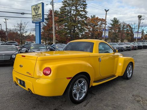 Used 2004 Chevrolet SSR w/ Preferred Equipment Group RWD image 7