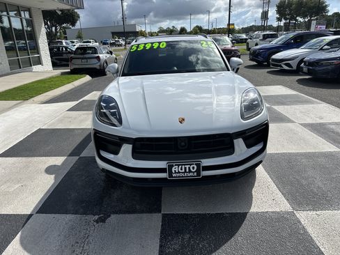 Used 2025 Porsche Macan AWD/4WD image 2