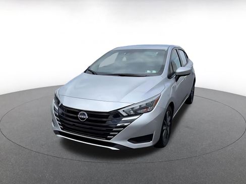 Used 2025 Nissan Versa SV FWD image 6