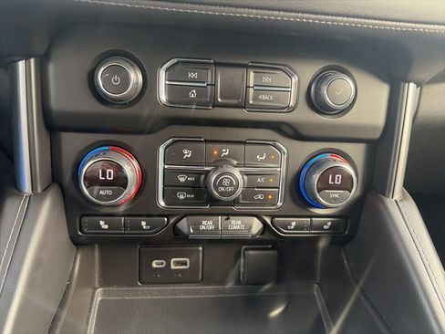 Used 2021 Chevrolet Tahoe Z71 image 21