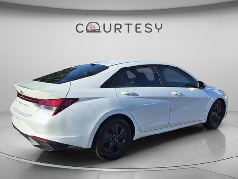 Used 2021 Hyundai Elantra SEL w/ Convenience Package FWD image 5