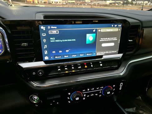 Used 2024 Chevrolet Silverado 1500 High Country w/ Technology Package image 15