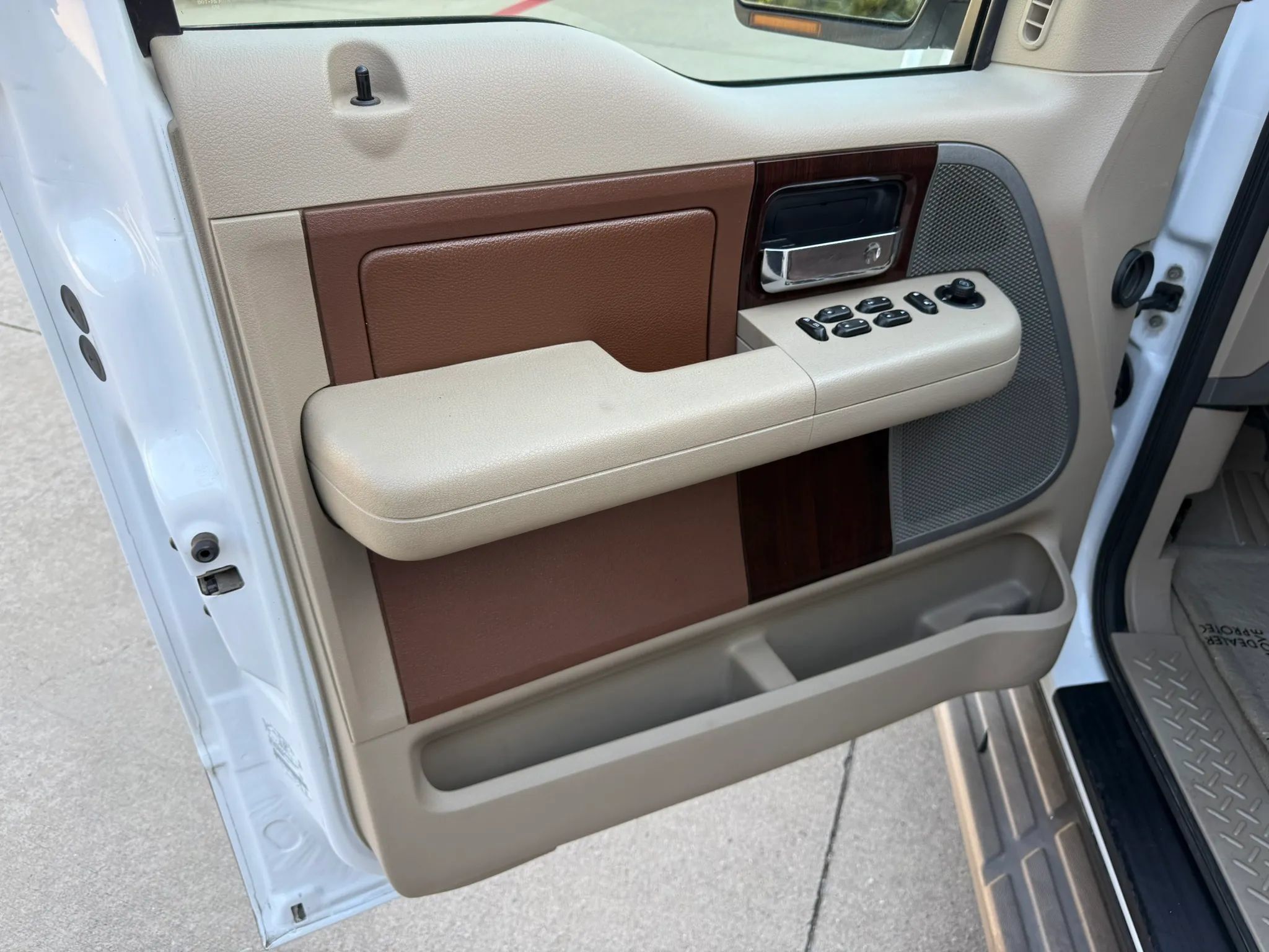 Used 2006 Ford F150 King Ranch RWD image 8