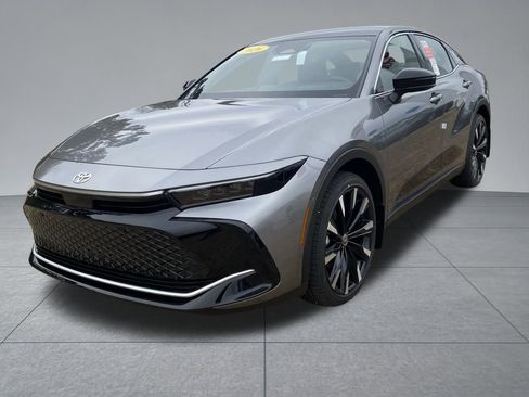 New 2026 Toyota Crown Platinum image 2