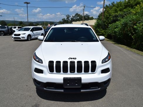 Used 2018 Jeep Cherokee Latitude w/ Altitude Package AWD/4WD image 1