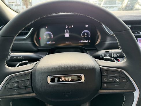 New 2024 Jeep Grand Cherokee Limited w/ Black Appearance Package image 27