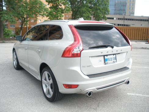 Used 2011 Volvo XC60 T6 R-Design w/ Convenience Pkg AWD/4WD image 8