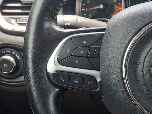 Used 2018 Jeep Renegade Latitude w/ Cold Weather Group AWD/4WD image 19