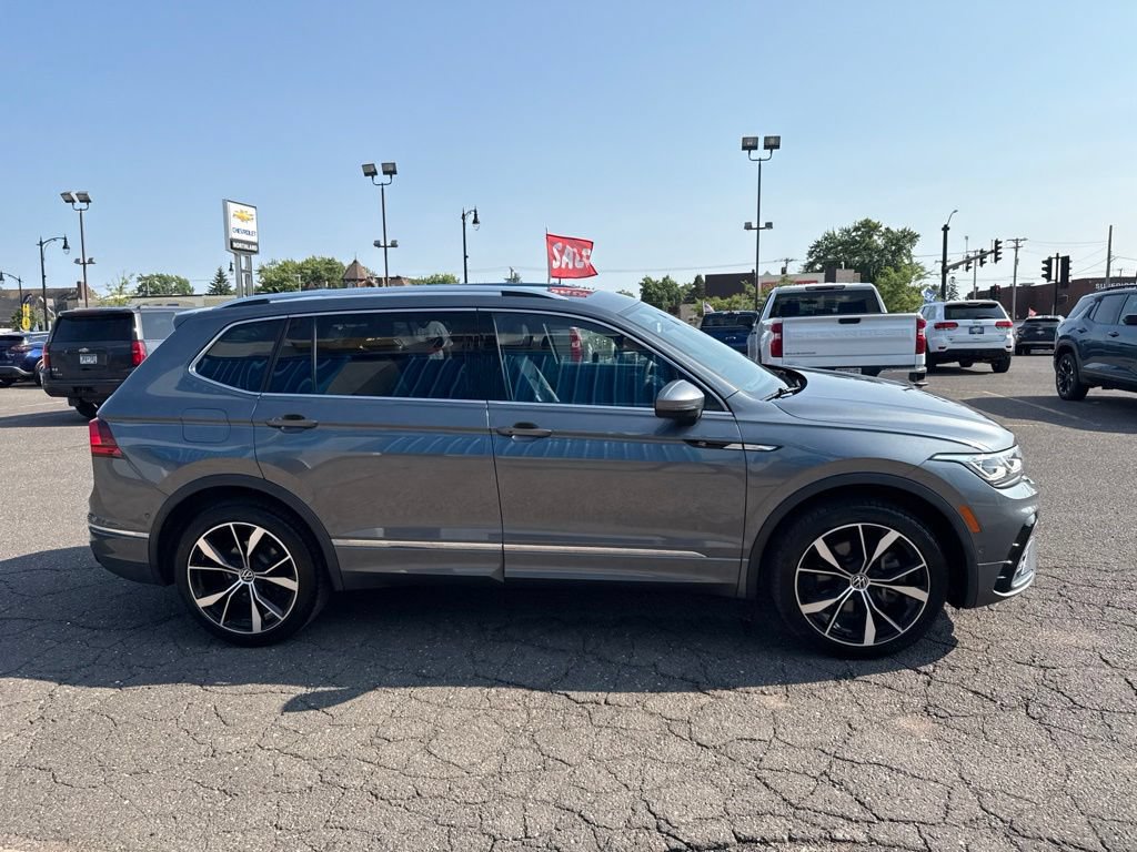 Used 2022 Volkswagen Tiguan SEL R-Line AWD/4WD image 9