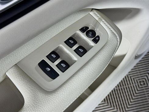 Used 2022 Volvo XC60 B5 Momentum w/ Climate Package image 20