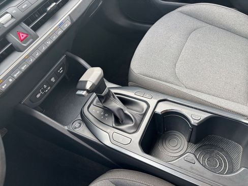 Used 2025 Kia K4 LXS image 40