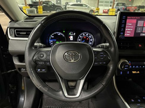 Used 2019 Toyota RAV4 XLE AWD/4WD image 17