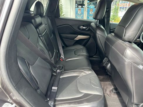 Used 2017 Jeep Cherokee Limited w/ Luxury Group FWD image 22