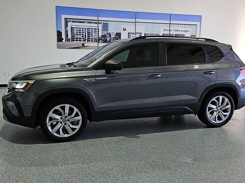 New 2026 Volkswagen Tiguan SE R-Line FWD image 6