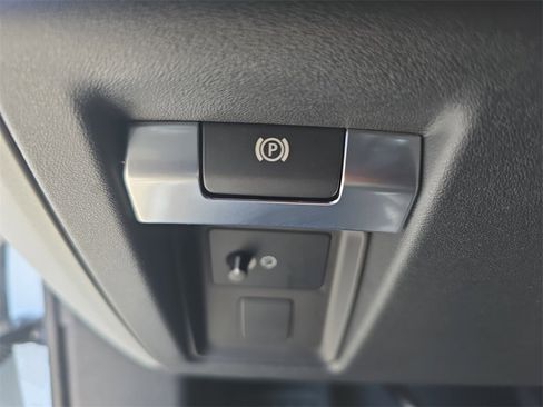 Certified 2023 Land Rover Defender 130 X-Dynamic SE image 27