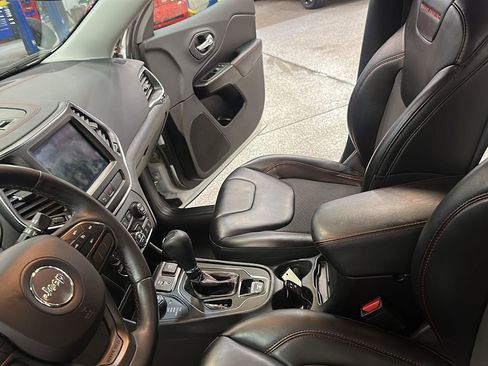 Used 2019 Jeep Cherokee Trailhawk w/ Cold Weather Group AWD/4WD image 27