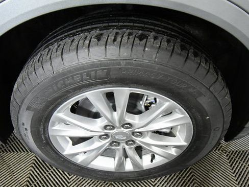 New 2026 Cadillac XT5 Luxury w/ LPO, Floor Liner Package FWD image 21