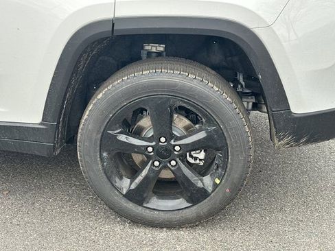 New 2026 Jeep Grand Cherokee Limited image 18