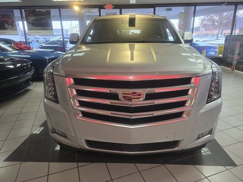 Used 2017 Cadillac Escalade ESV Premium Luxury image 2
