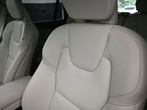 Used 2023 Volvo XC90 B6 Plus image 19