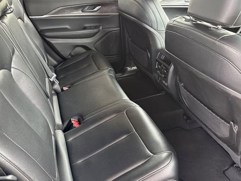 Used 2024 Jeep Grand Cherokee Limited AWD/4WD image 24