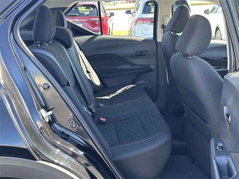 Used 2021 Nissan Kicks S image 7