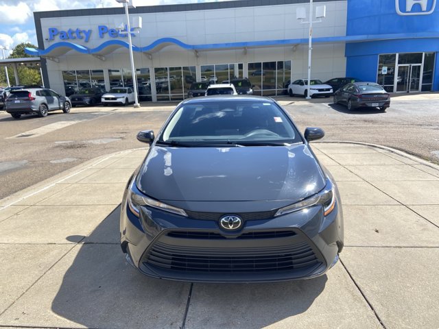 Used 2025 Toyota Corolla LE FWD image 3