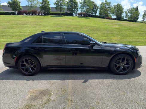Used 2020 Chrysler 300 Touring L w/ Quick Order Package 2EF RWD image 6