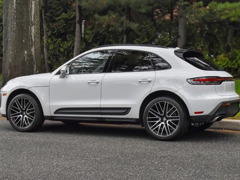 Used 2022 Porsche Macan AWD/4WD image 5