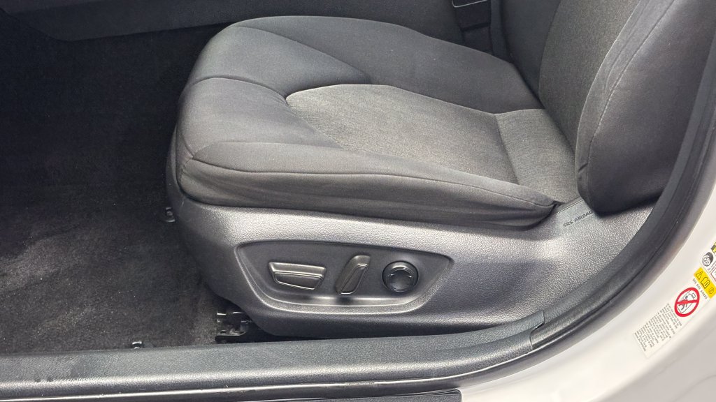 Used 2018 Toyota Camry LE FWD image 11