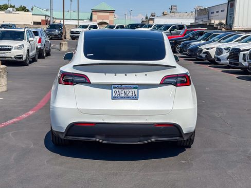 Used 2022 Tesla Model Y Performance AWD/4WD image 3