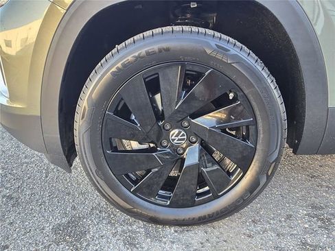 New 2026 Volkswagen Atlas SE FWD image 8