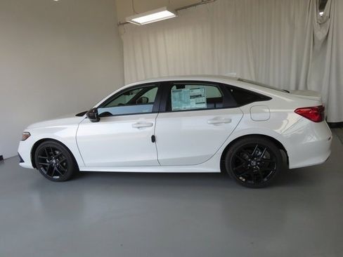 Used 2024 Honda Civic Sport image 2