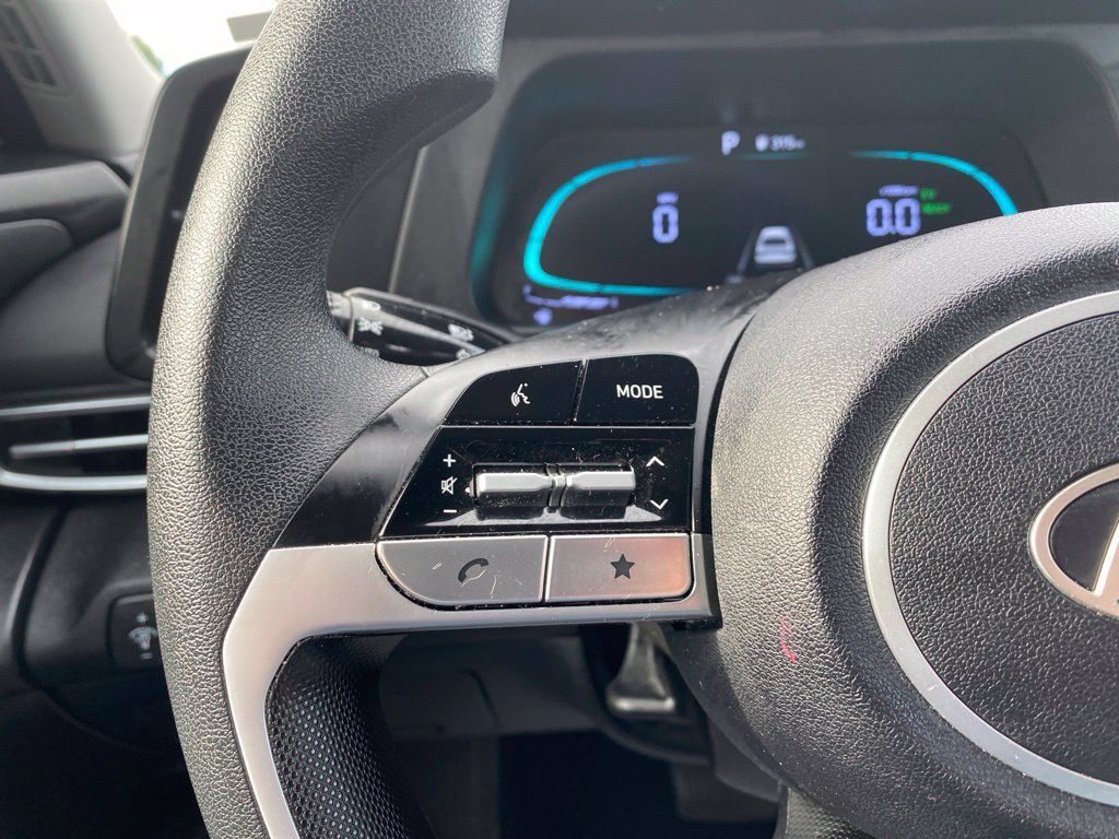 Certified 2025 Hyundai Elantra Hybrid FWD image 19