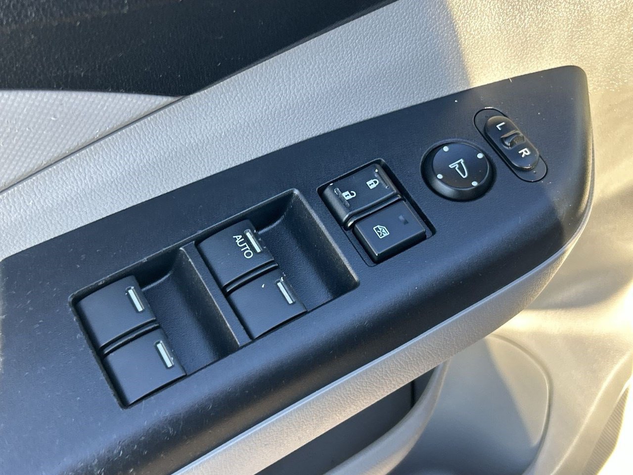 Used 2014 Honda CR-V LX image 18