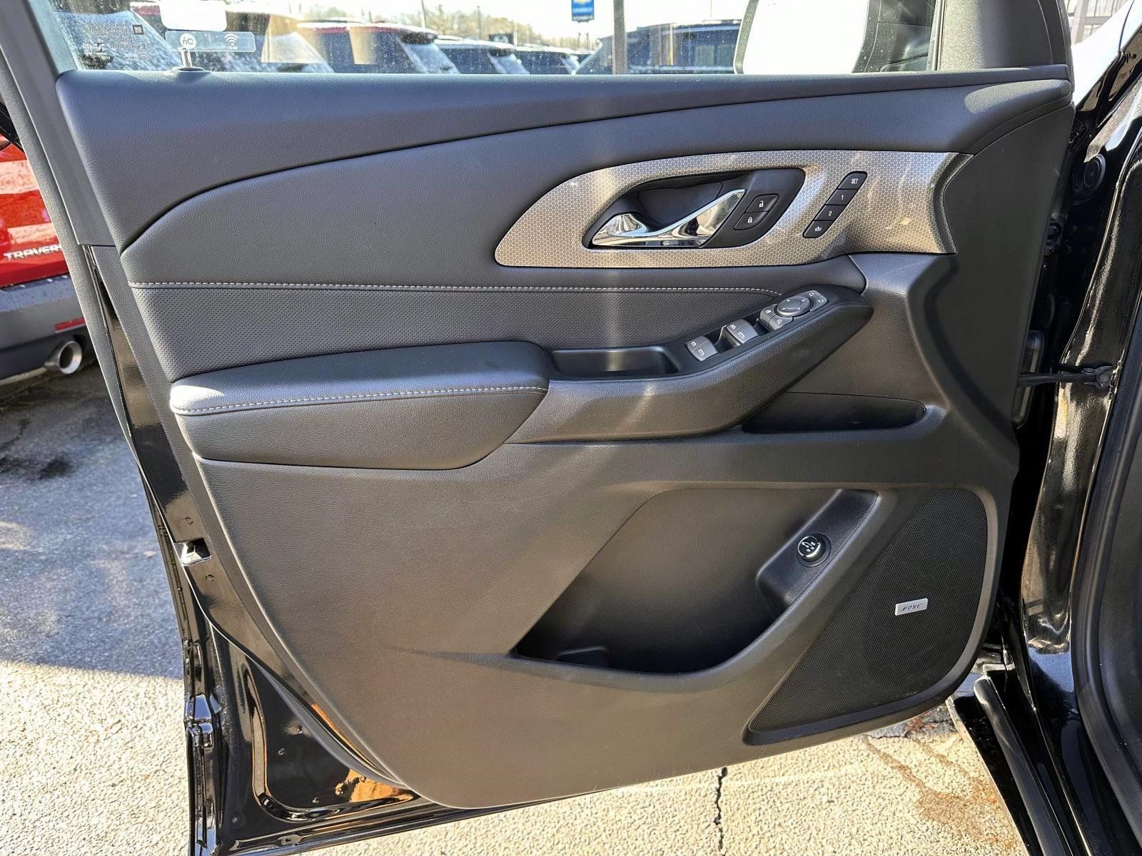 Used 2023 Chevrolet Traverse Premier w/ Redline Edition AWD/4WD image 6