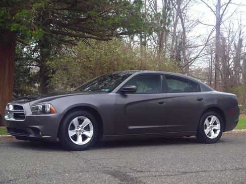Used 2013 Dodge Charger SXT image 1