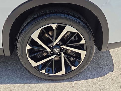 Used 2023 Mitsubishi Outlander SE FWD image 12