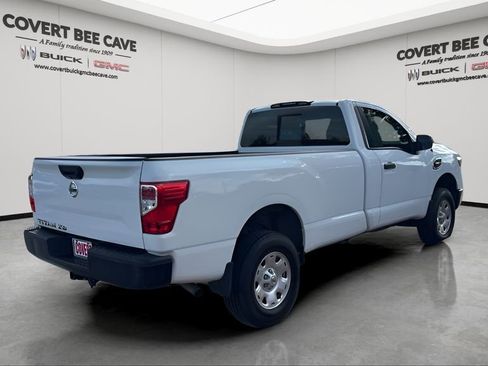 Used 2019 Nissan Titan S image 9