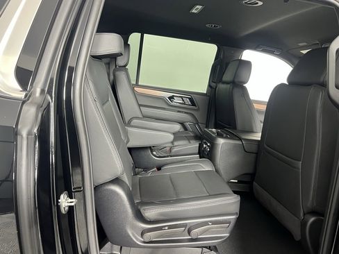 Used 2025 GMC Yukon XL Denali image 31