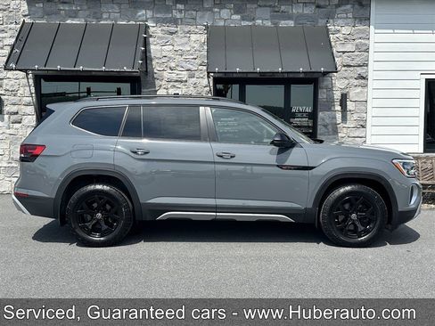 Used 2025 Volkswagen Atlas Peak Edition SE AWD/4WD image 9