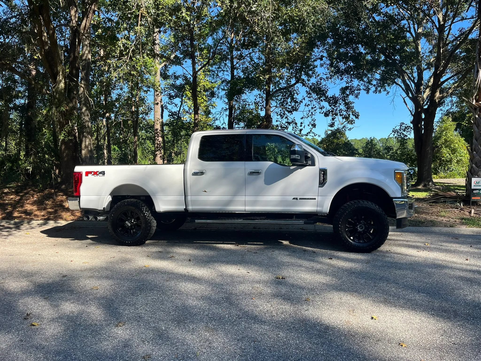 Used 2017 Ford F350 XLT w/ XLT Premium Package AWD/4WD image 4