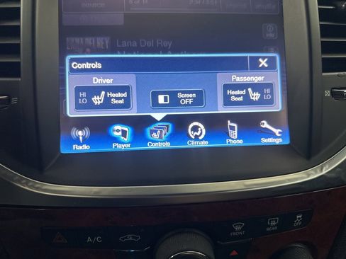 Used 2014 Chrysler 300 image 17