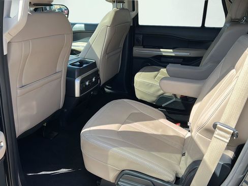 Used 2024 Ford Expedition Limited AWD/4WD image 17