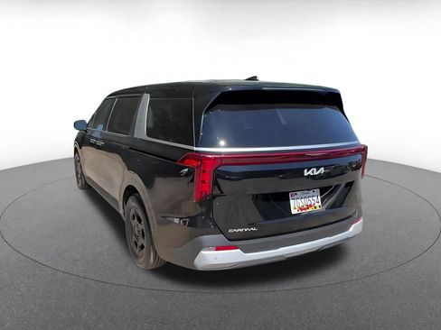 Used 2026 Kia Carnival FWD image 11