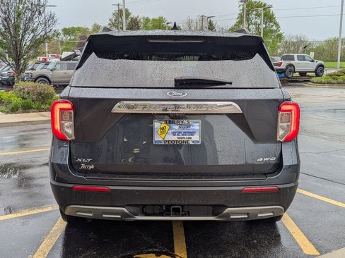 Used 2023 Ford Explorer XLT w/ Equipment Group 202A AWD/4WD image 4