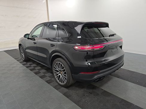 Used 2023 Porsche Cayenne Platinum Edition AWD/4WD image 8