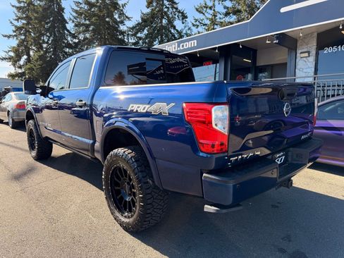 Used 2018 Nissan Titan PRO-4X w/ Pro-4x Convenience Package image 12